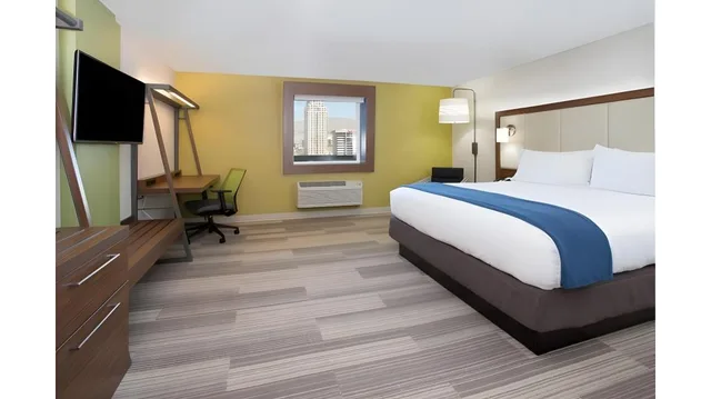 جناح بغرفة نوم واحدة لذوي الإعاقة، Holiday Inn Express and Suites Perryville I 55 4/5