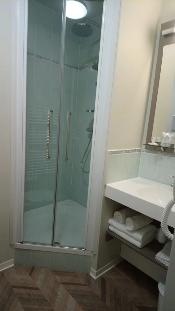 غرفة عائلية، Hotel the Originals Dax Nord Les Bruyeres 6/6