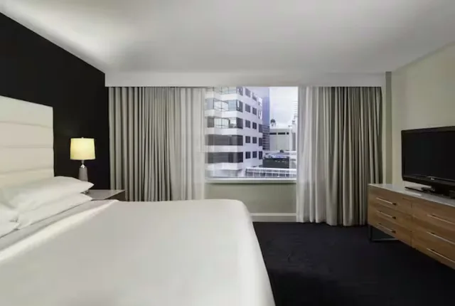Suite, King Bed, Hotel Tampa Riverwalk 1/4
