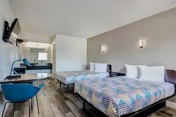 غرفة بسريرين مزدوجين، Motel6 Columbus, OH - OSU 2/2