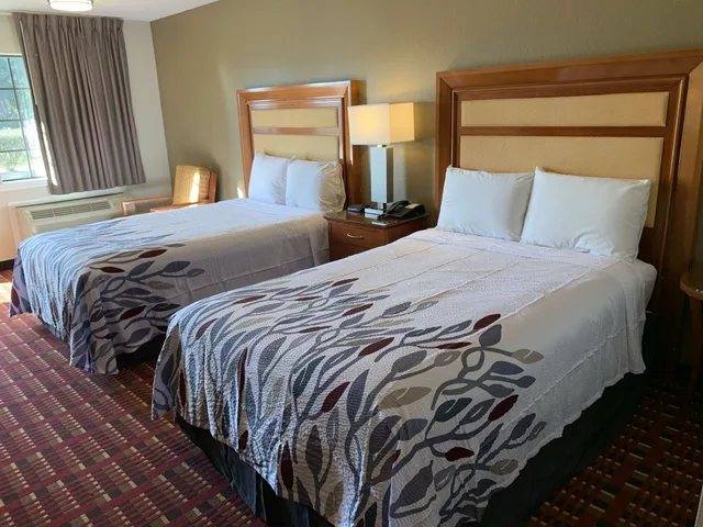 غرفة قياسية بسريرين كوين، Peach Tree Inn 2/9