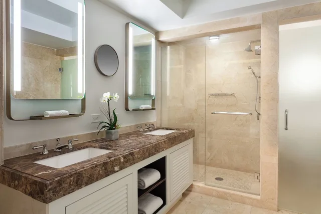 غرفة كلوب بسرير كينج بإطلالة مع أريكة، The Ritz Carlton Fort Lauderdale 4/4