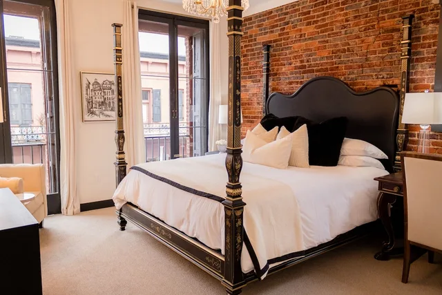 Deluxe, Single, King Bed, City View, Speakeasy Suites 1/5