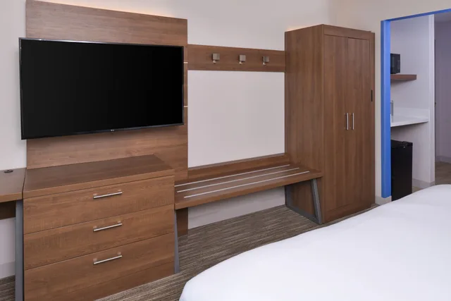 جناح بسرير كينج لذوي الإعاقة، Holiday Inn Express And Suites Omaha 120th And Maple 5/6