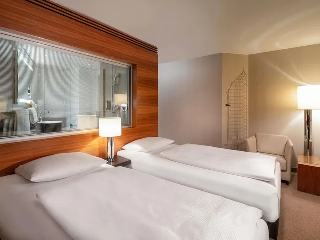 غرفة كلاسيكية بسريرين منفصلين، Movenpick Hotel Hamburg 2/9