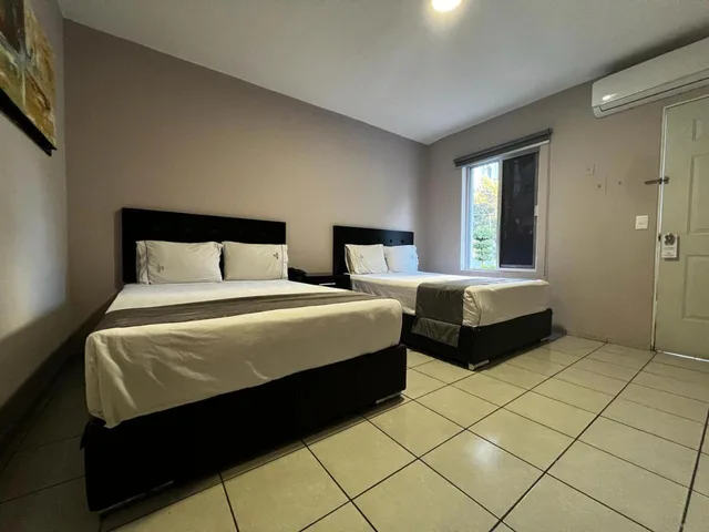 Room, Twin Beds, Expo Hotel Guadalajara 1/4