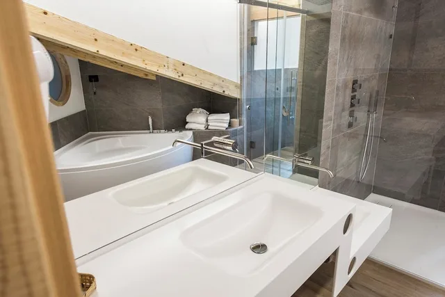 Twin Beds, Mountain View, Hot Tub, HOTEL CHALET PINETA 3/5