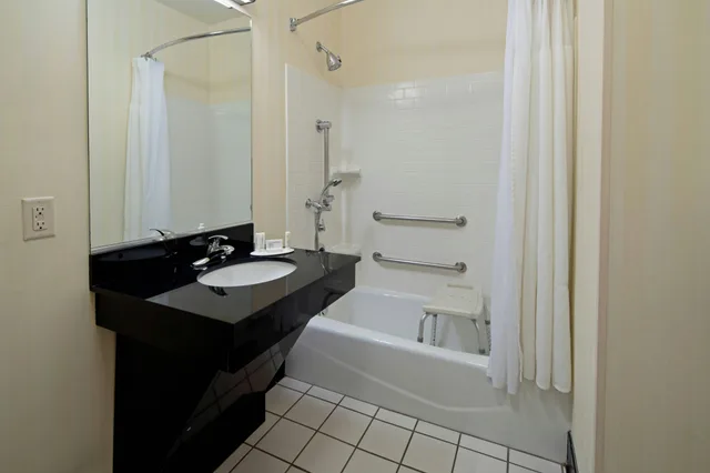 غرفة، Fairfield Inn Suites Los Angeles West Covina 3/4