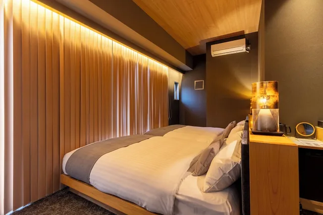 غرفة أساسية بسريرين مزدوجين مع أريكة، HOTEL TOMOS ASAKUSA 1/6