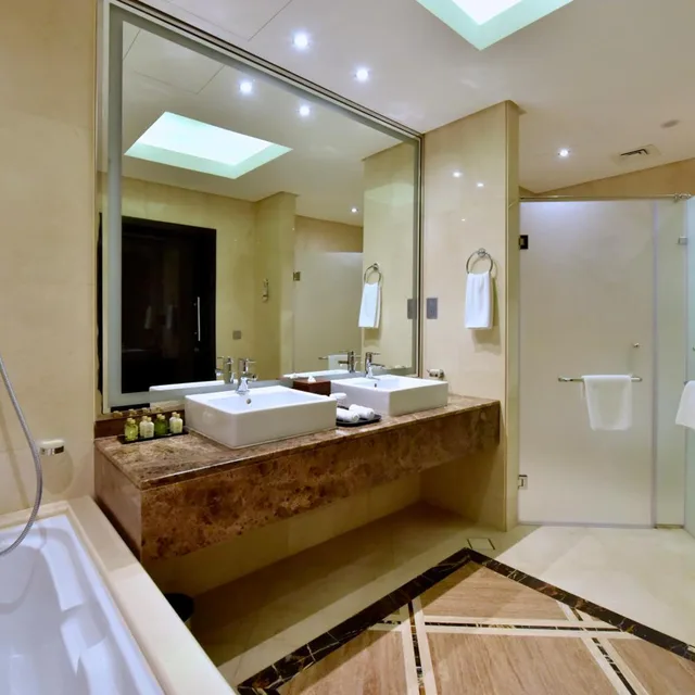جناح بإطلالة على المسبح، Ramada Resort by Wyndham Manama Seef 3/3