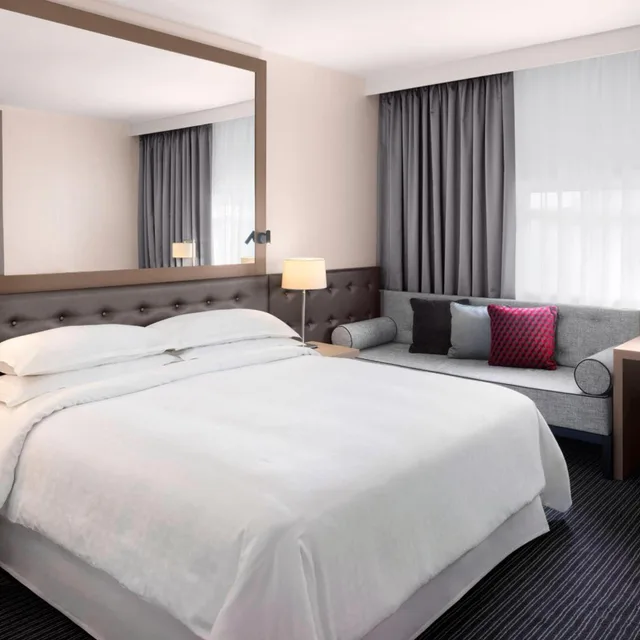 غرفة كلوب بسرير كوين مع دخول صالة النادي، Sheraton Heathrow Hotel 3/10