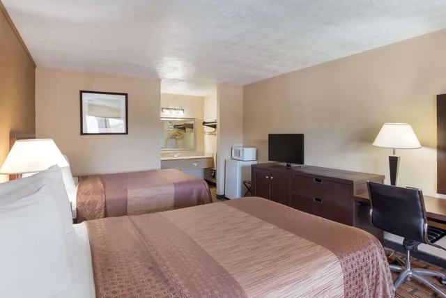 غرفة بسريرين مزدوجين، SureStay Hotel by Best Western Summersville 5/8