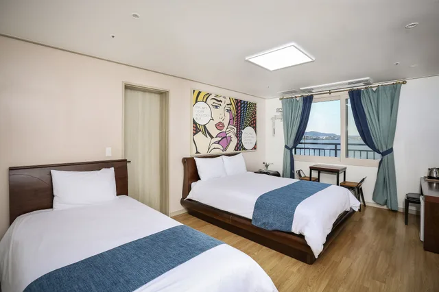 غرفة قياسية بسرير كوين وسرير فردي بإطلالة على البحر، Hu:An Stay Hotel 1/6