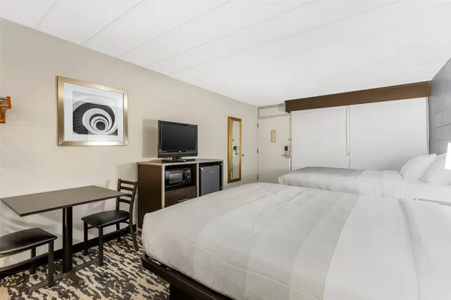 Suite, 2 Queen Beds, Quality Inn & Suites Easley - Greenville 2/6