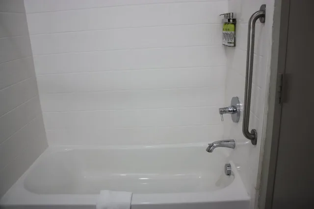 Standard, Holiday Inn Express Hotel & Suites Shamrock North 8/9
