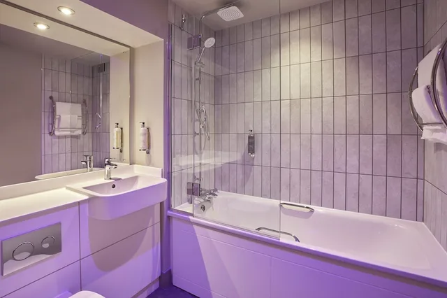 غرفة قياسية بسرير مزدوج، Premier Inn Leeds City Centre Leeds Arena 3/4