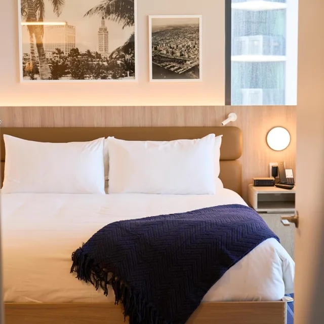 Partial Waterview Two Bedroom Suite with Balcony، Gale Miami Hotel and Residences 2/3