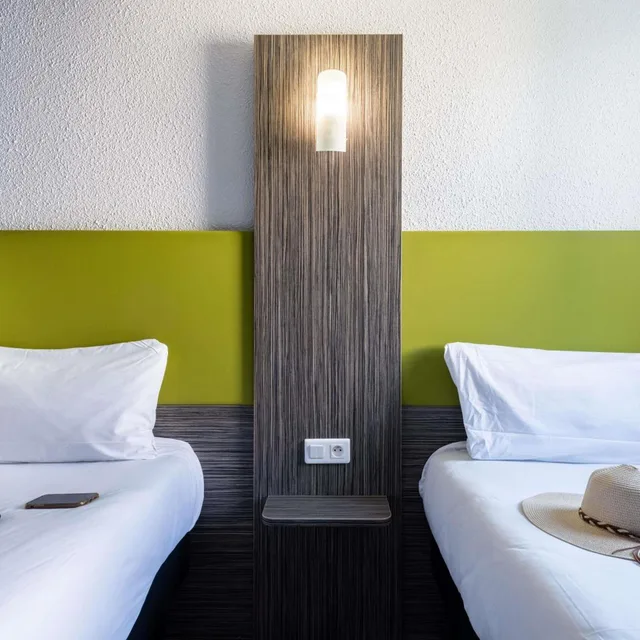 Pop, Single, Twin Beds, greet Chartres Est 1/4