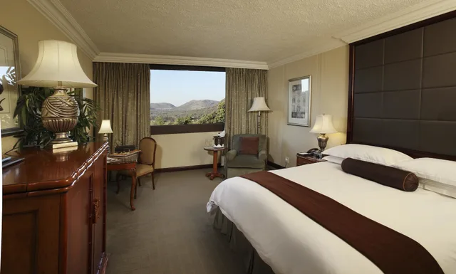 Luxury Twin Room, The Cascades Hotel At Sun City Resort 5/6