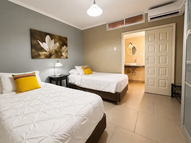 شقة بسرير كينج وسرير فردي بإطلالة على البحر بشرفة بغرفتي نوم، Eden Beach Resort 2/4