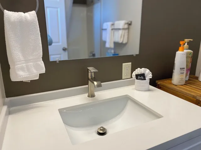 غرفة بسرير كينج مع سرير سحّاب إضافي، Skyridge Inn Bed & Breakfast 7/8