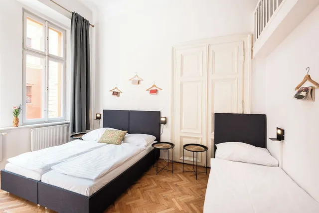Mezzanine, 2 Bedrooms, Comfort, Apartment, 5 Beds, Bunk Bed, Sofa, Kitchen، Hybernska Apartments 4/10