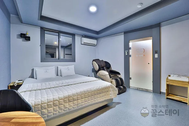 غرفة سوبيريور بسرير مزدوج، Color M Motel 4/8