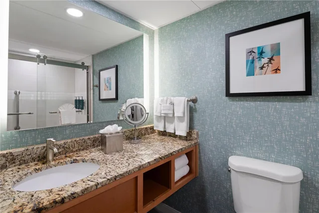 غرفة بسرير كينج، Doubletree By Hilton Virginia Beach Hotel 4/4