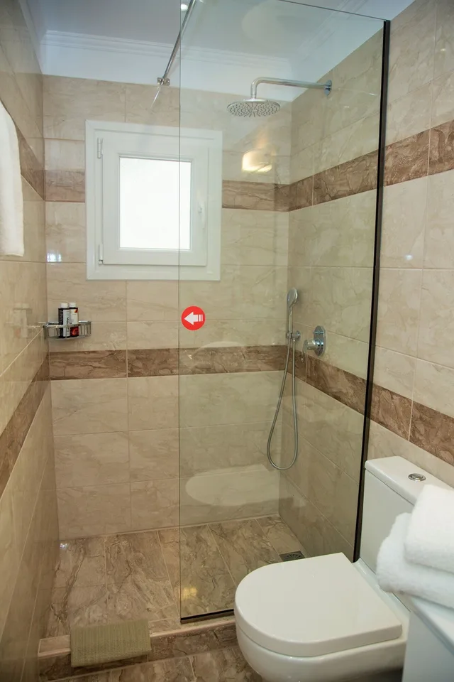 1 Bedroom, Apartment, Double Bed, Brentanos Apartments - View Of Paradise 2/3