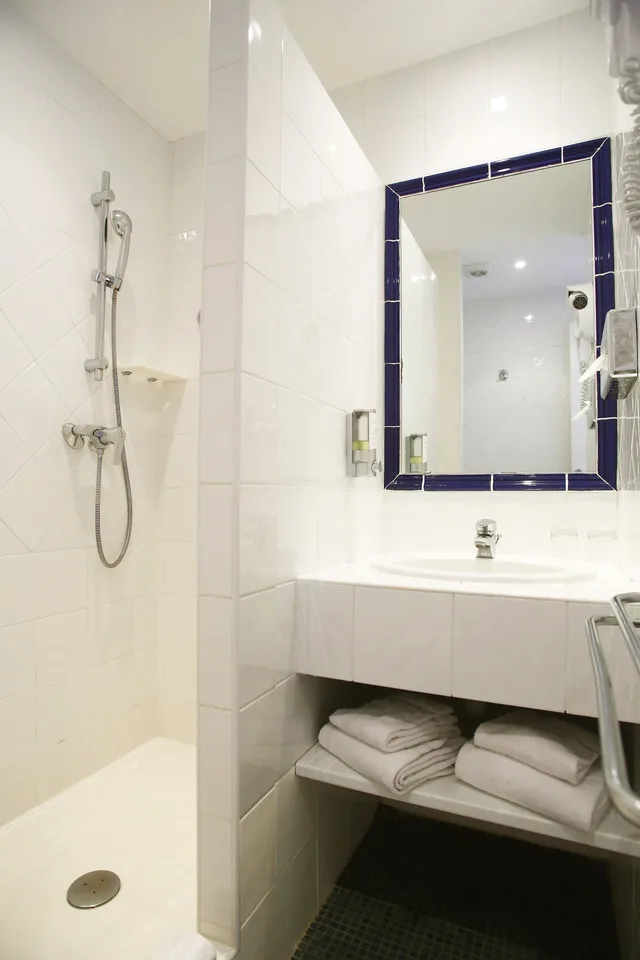 Comfort, Queen Bed, City or Country View, Balcony، Le Saint Erasme 8/10