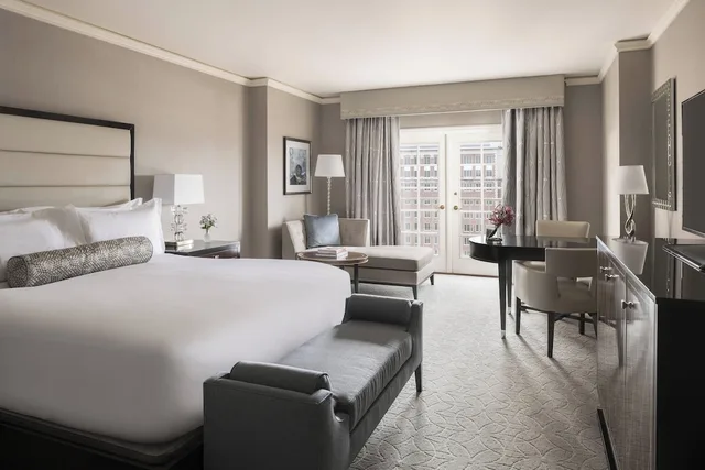 غرفة بريميير بسرير كينج بشرفة في طابق مرتفع، The Ritz-Carlton, St. Louis 1/5