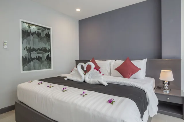 Junior Suite, Hot Tub, MODERN LIVING HOTEL 2/6