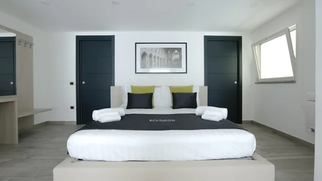 Comfort, Quadruple, Queen Bed, City View, 2 Bathrooms, 2 Sofa، Ecumano Space 1/3