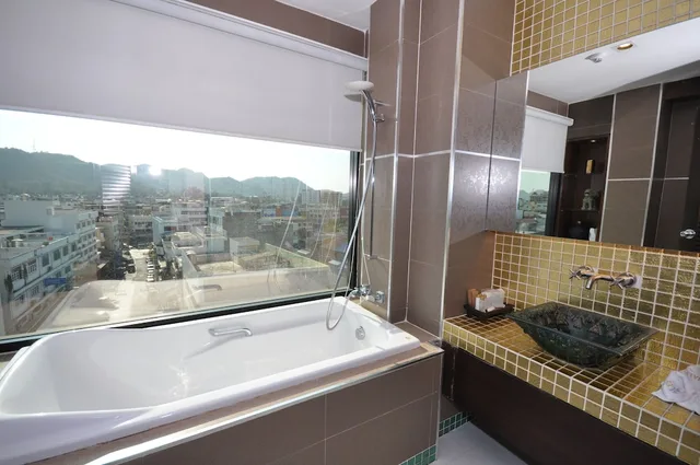 Superior, King Bed, City View, No Balcony, Bathtub، Chalelarn Hotel 2/2