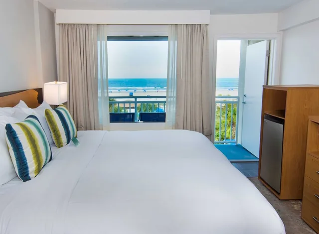 غرفة بسرير كينج بإطلالة على البحر، Guy Harvey Resort St. Augustine Beach 3/5