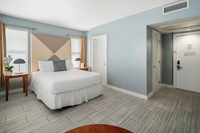 Room, Queen Bed, Kasa La Flora Miami Beach 2/4