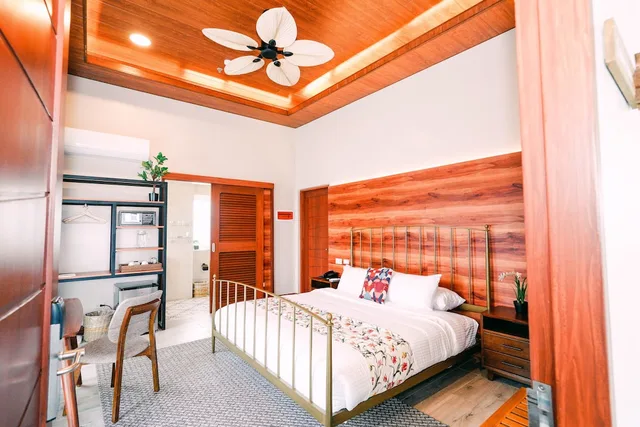 Lodge, King Bed، Kimberly Tagaytay Hotel 2/5