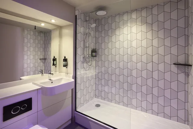 غرفة سوبيريور بسرير كينج، Premier Inn Bedford Priory Marina 2/2