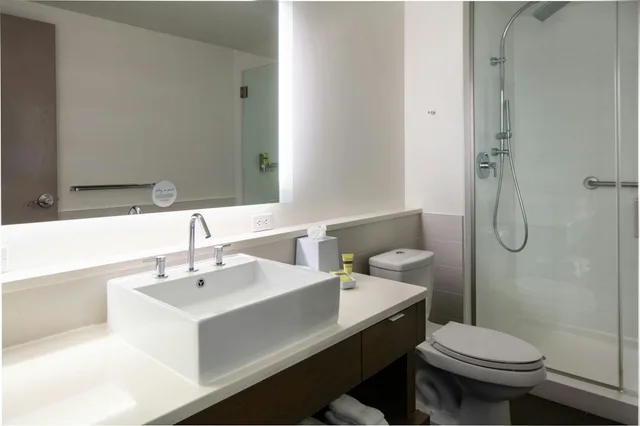 غرفة بسرير كينج، Element Omaha Midtown Crossing 3/4
