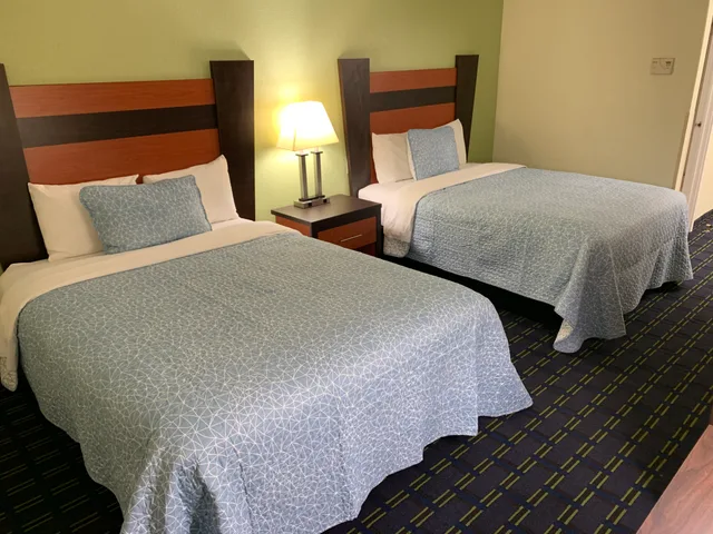 غرفة بسرير كوين، The Mariner Resort Cape Cod by The Red Collection 1/2