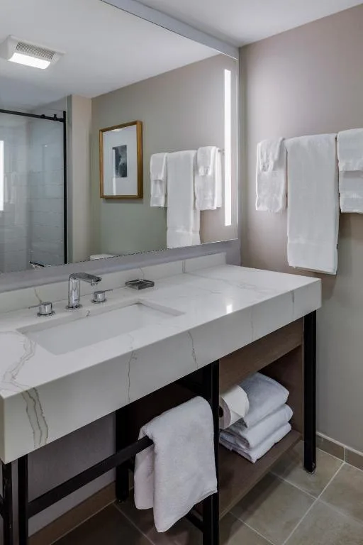 Sheraton, Guest Room, King Bed, Club Lounge Access، Portland Sheraton At Sable Oaks 5/5