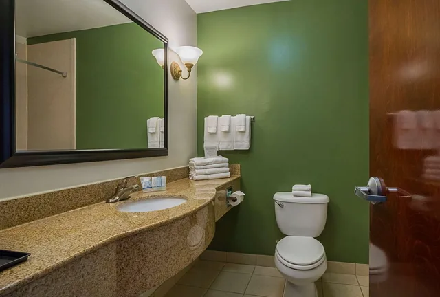 غرفة بسريرين كوين، Sleep Inn & Suites Manchester 3/3