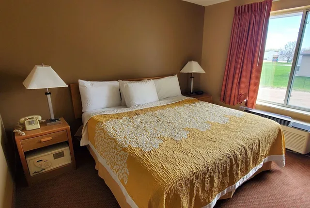 غرفة بسرير كينج لذوي الإعاقة، Days Inn by Wyndham Worthington 1/2