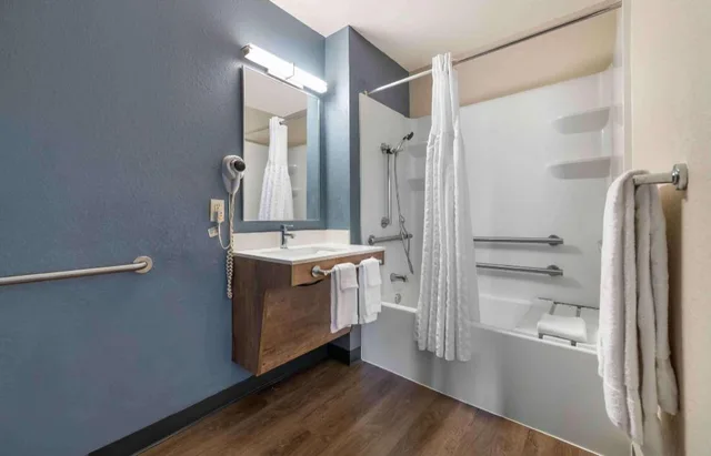 جناح ديلوكس بسرير كوين مع أريكة لذوي الإعاقة، Extended Stay America Miami Airport Doral 25th St 5/5