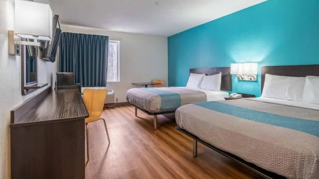 غرفة قياسية بسريرين مزدوجين لذوي الإعاقة، Motel6 Rocky Mount, NC 2/9
