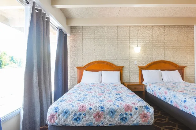 2 Full Beds Non-Smoking، Sonrise Inn Lincoln Hwy By OYO 5/10