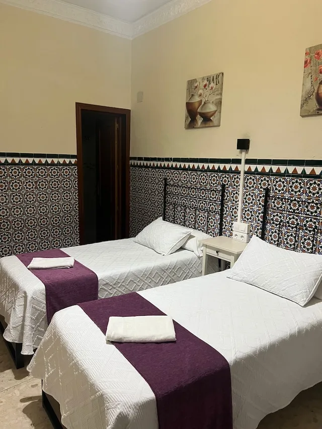 Room, Triple, 3 Beds, Private Bathroom, Ground Floor, Pension Catedral 5/10
