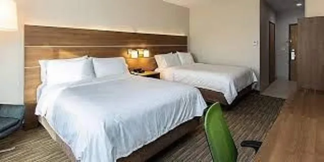 غرفة قياسية بسريرين كوين، Holiday Inn Express Mccomb 2/3