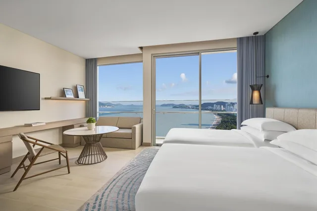 غرفة بسريرين منفصلين بإطلالة على البحر، Hyatt Regency Nha Trang 1/3