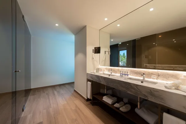 جناح بسرير كينج بشرفة، Boeira Garden Hotel Porto Gaia, Curio Collection by Hilton 6/6